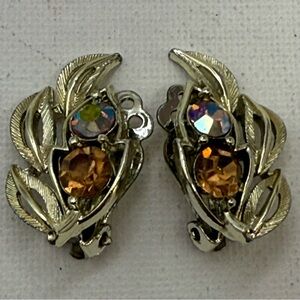Vintage LISNER Leaf Rhinestone Clip Earrings Amber Topaz Aurora Borealis